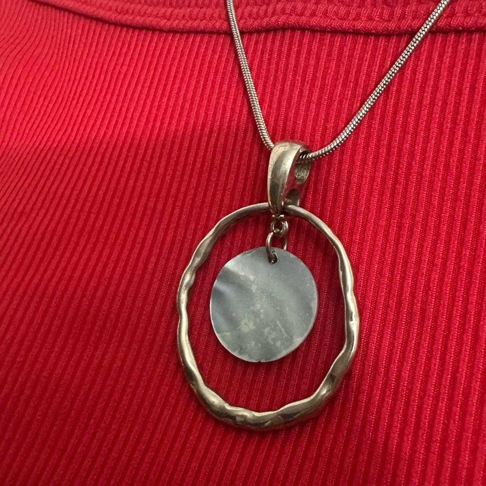 Elegant Silver Pendant Necklace